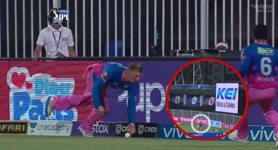 WATCH: Glenn Phillips runs 50-odd meters to dramatically stop a boundary seconds before it hits the ropes