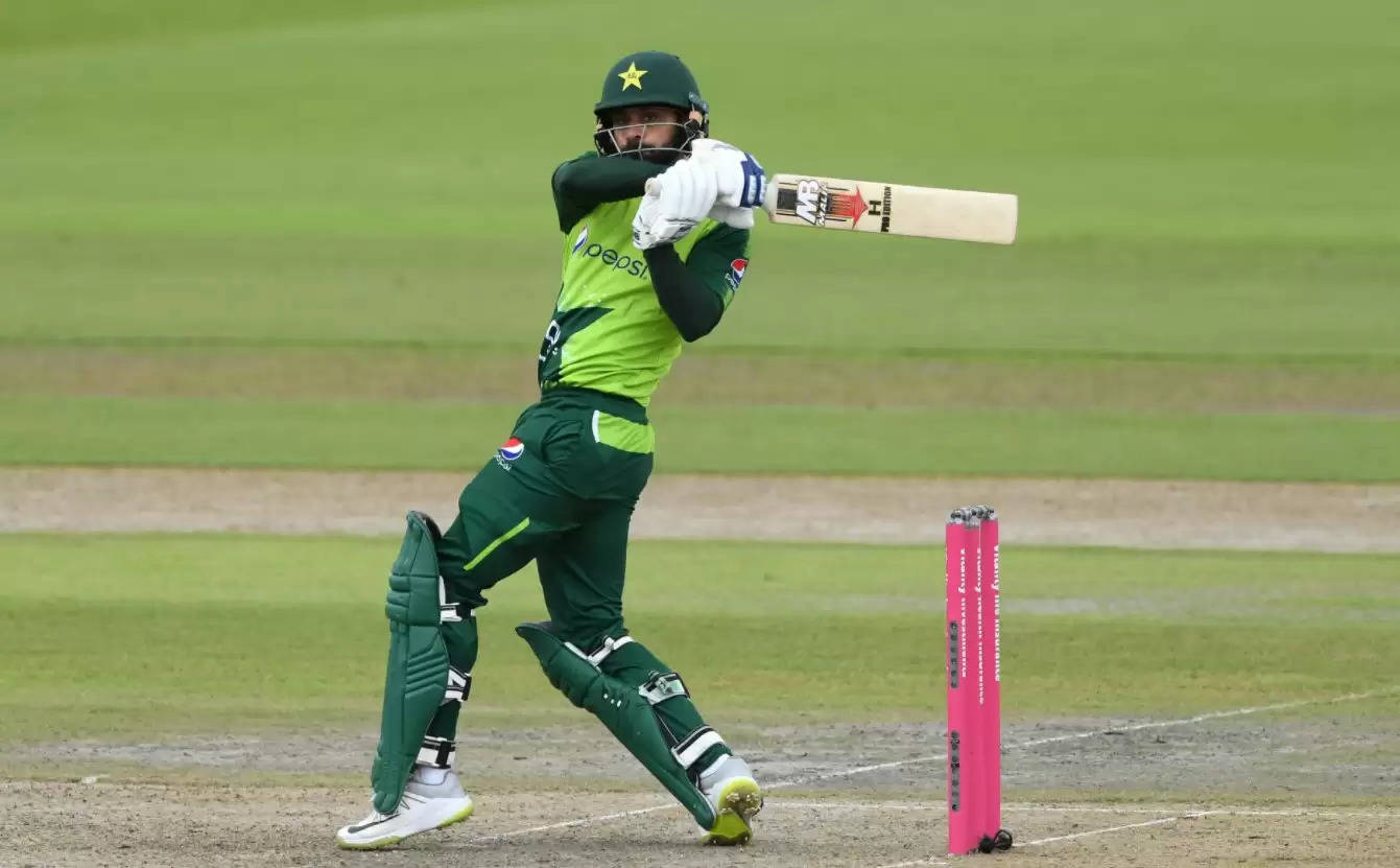 WATCH: 40-year-old Mohammad Hafeez smashes 49-ball 100 in BCCI-banned KPL