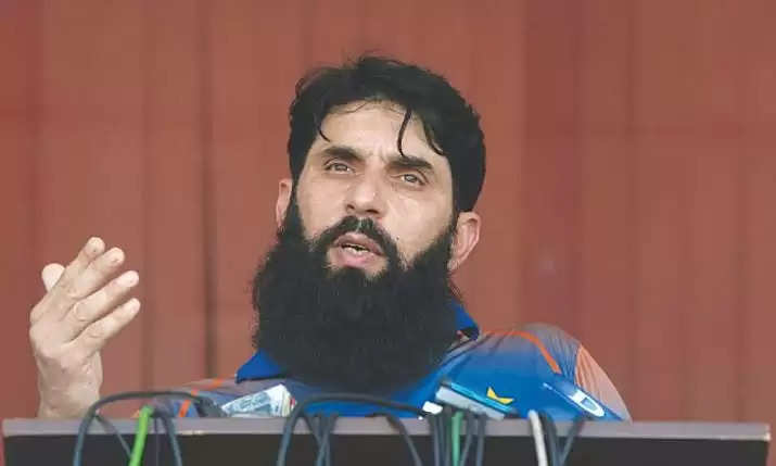 Misbah ul-Haq hints at going with two spinners in first Test against England