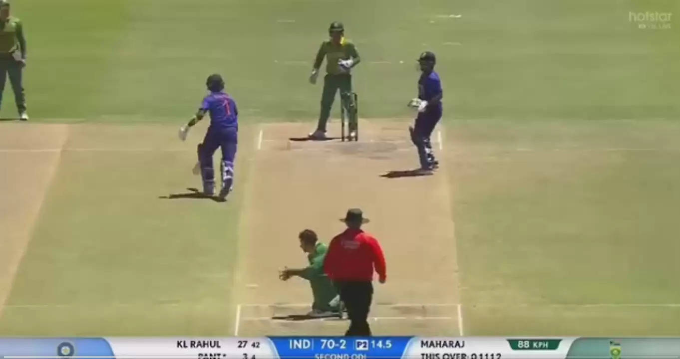 WATCH: Village cricket from India and South Africa – huge run out opportunity missed after horrible backing up