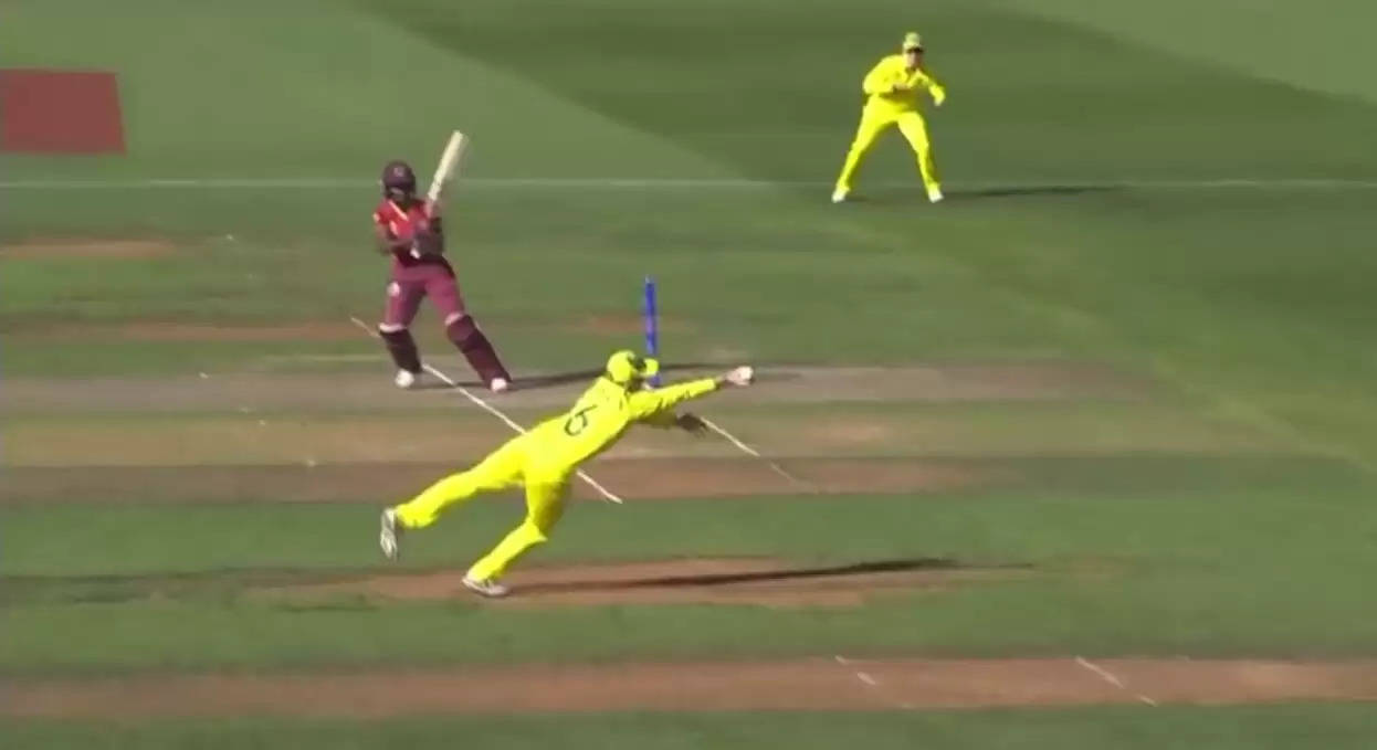 WATCH: Flying Beth Mooney! Australian cricketer takes a stunning catch in Women’s World Cup Semifinal