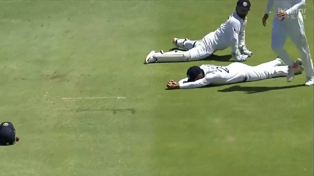 Chaotic scenes in Cape Town – Dropped catch, five penalty runs and an extra ball in the over