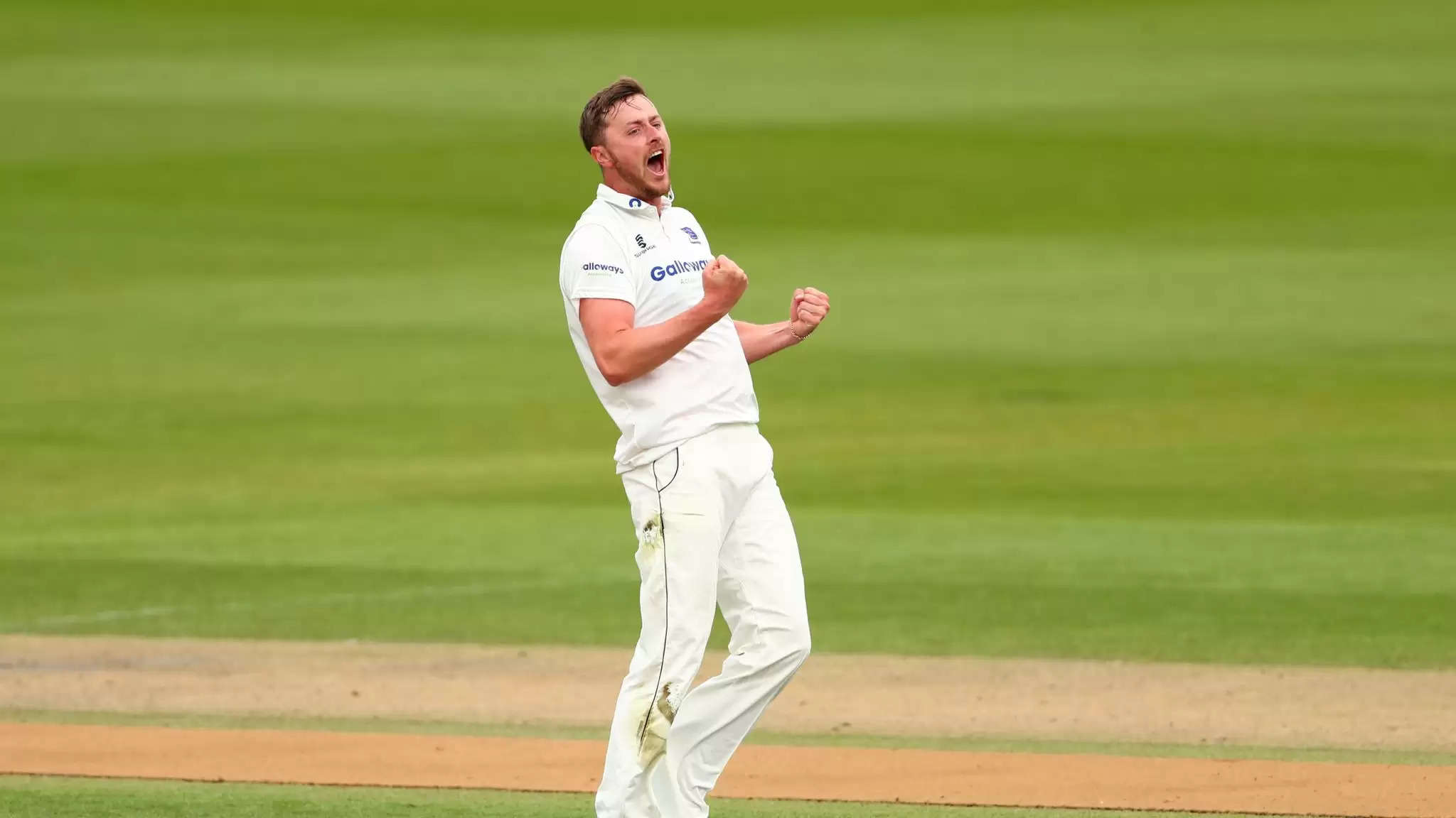 WATCH – Ollie Robinson starts Test career on a bright note, dismisses Tom Latham