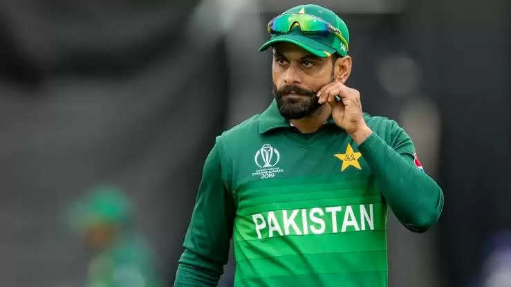 Mohammad Hafeez tested positive for COVID-19 again