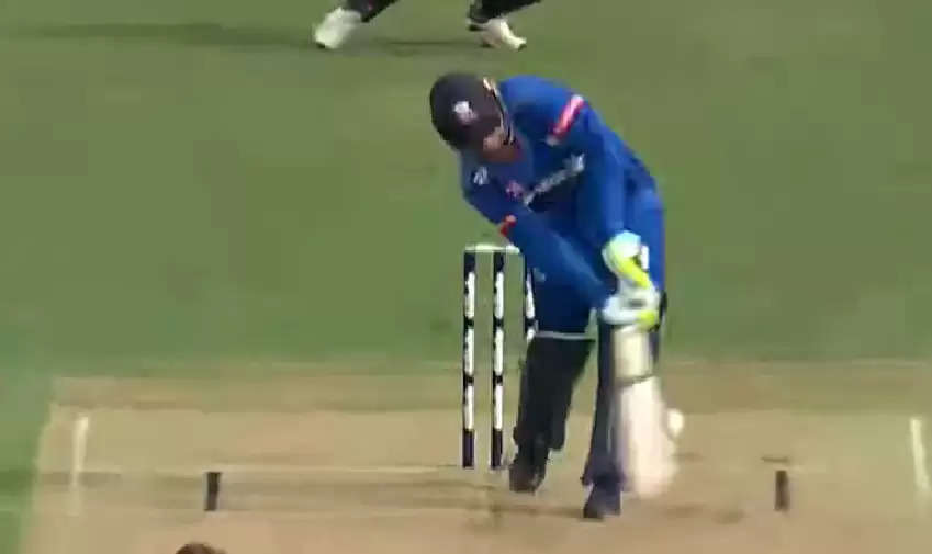 Watch: Lockie Ferguson repeats Boult heroics; hits a six to win the match