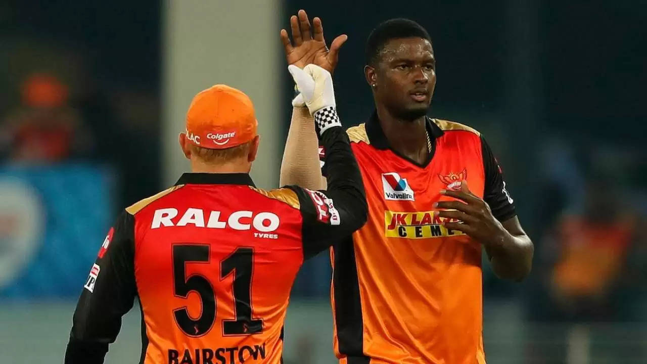 Who will be the 4 overseas players in Sunrisers Hyderabad (SRH) Playing XI for IPL 2021?