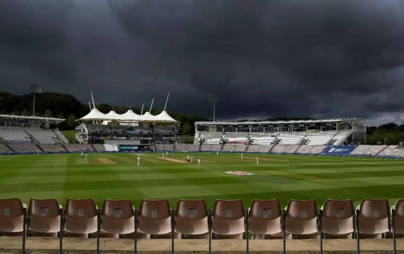 Why was Surrey-Sussex T20 Blast game abandoned with one ball to go for a result?