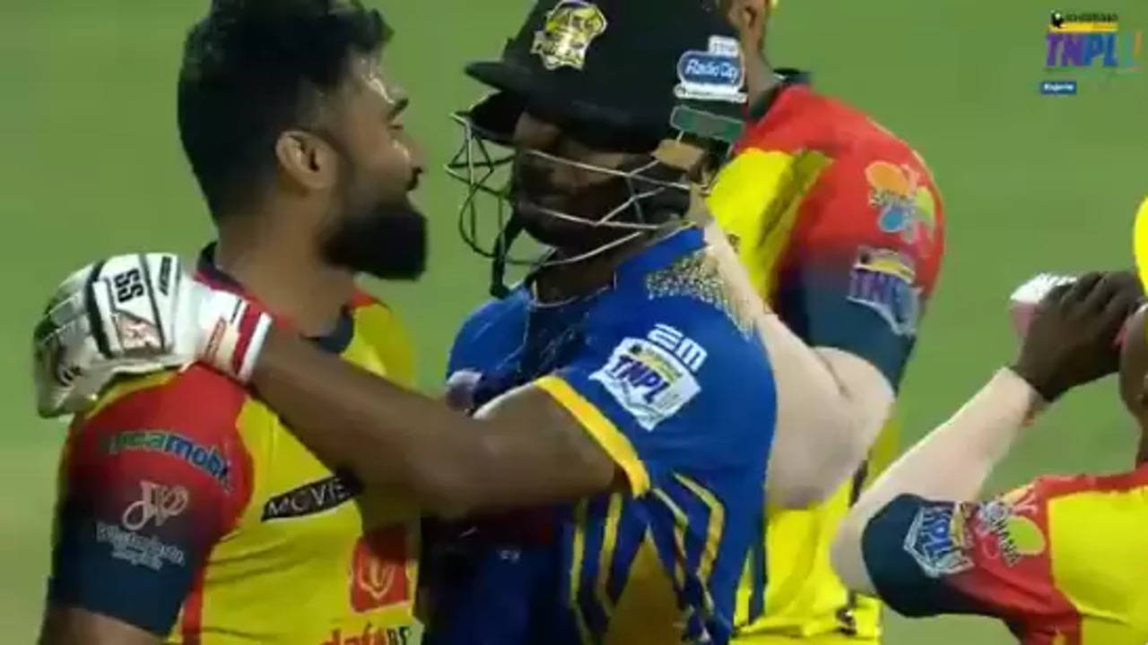 WATCH: Arun Karthik's heart-warming gesture in the TNPL after being  involved in a heated exchange