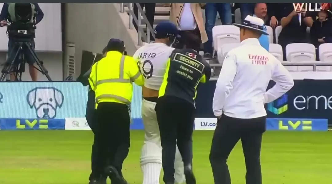 WATCH: Jarvo’s planned entry at Headingley from dugout to center pitch