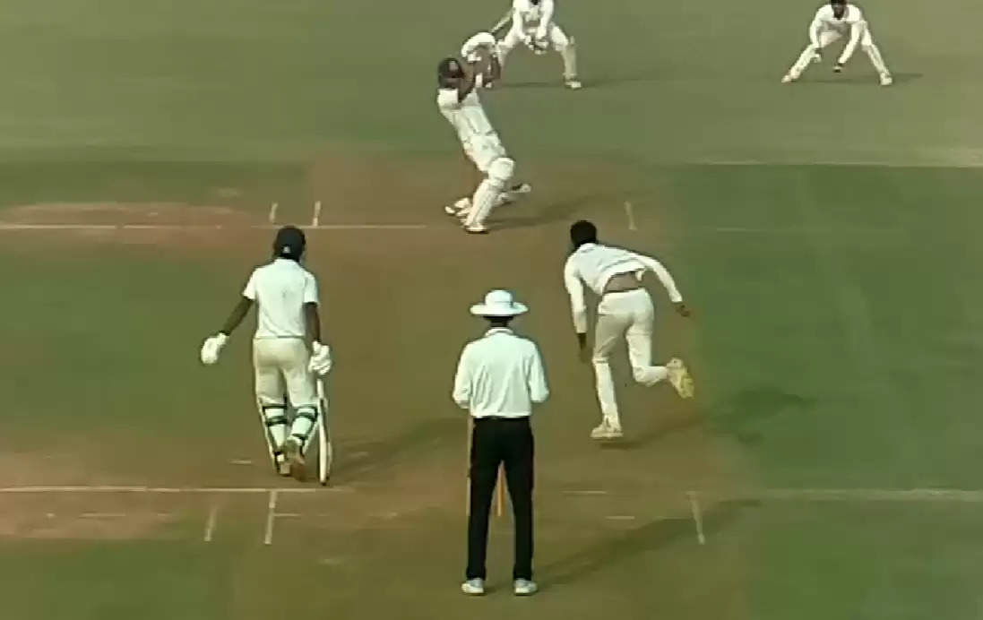 WATCH: Divyaansh Saxena chips in with a no-look leave-cum-upper cut for a boundary