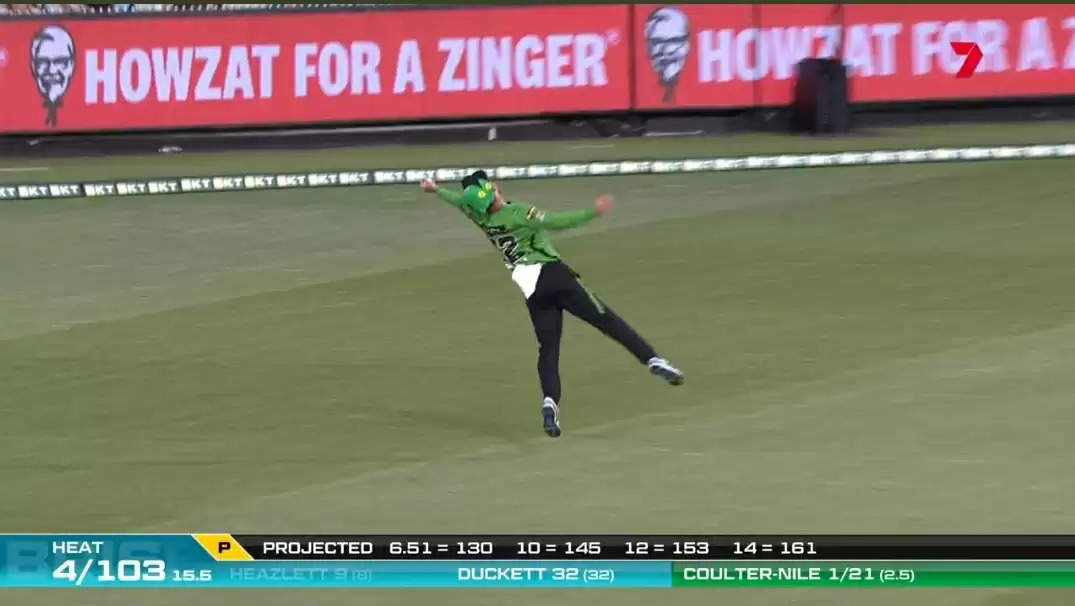 WATCH: Superman Glenn Maxwell with a stunning backward-dive catch in BBL 2021-22