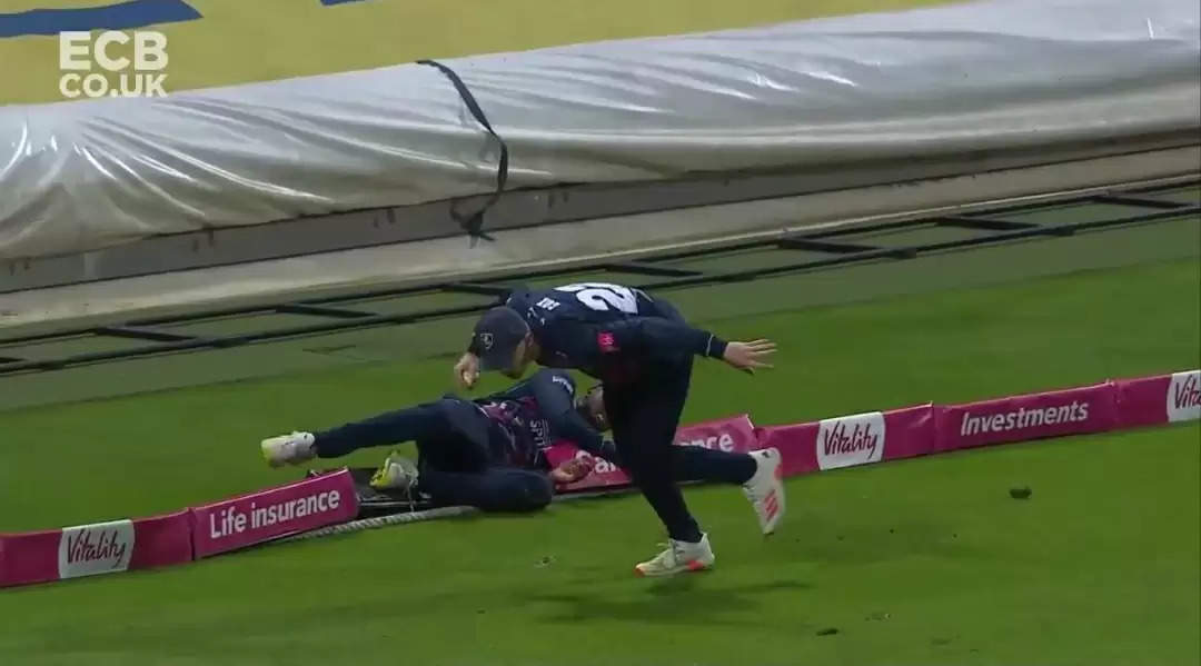 WATCH: Confusion in T20 Blast final as players collide & one jumps over for boundary catch