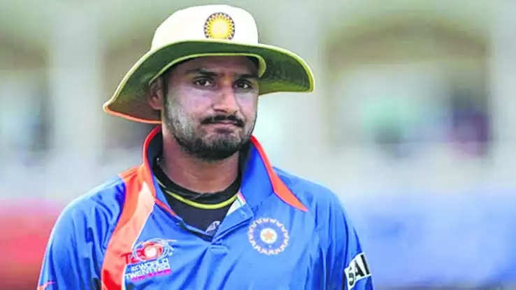 Harbhajan Singh feels wrist spinners will be difficult to read in pink ball Test