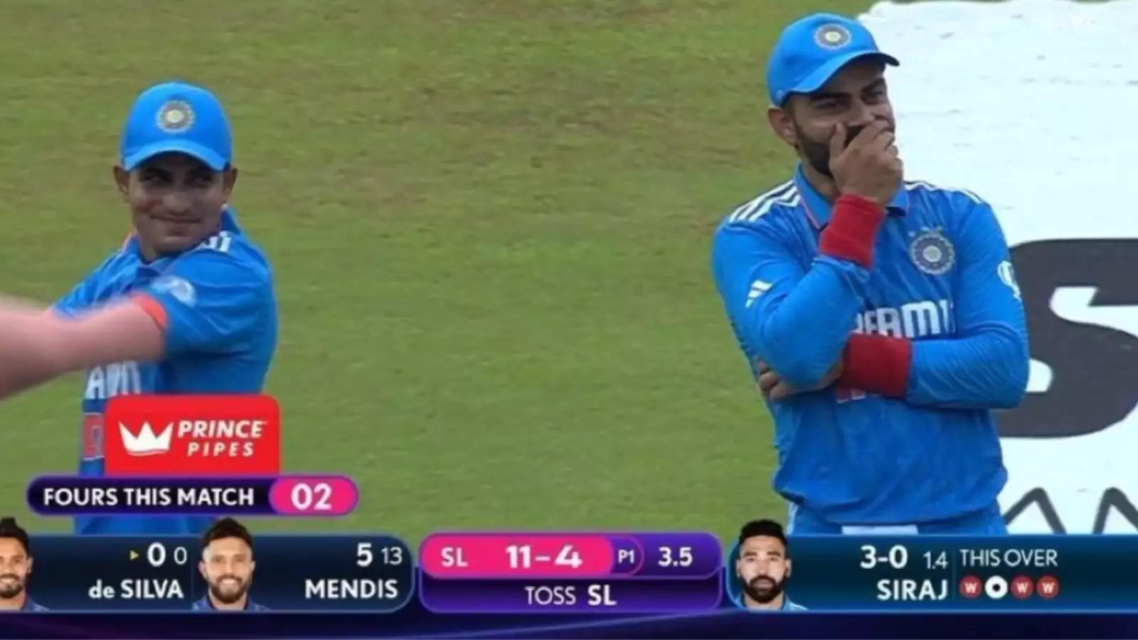 Shubman Gill and Virat Kohli couldn't control their laugh.