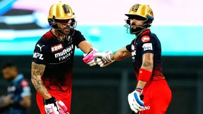Faf du Plessis and Virat Kohli in action during the Indian T20 League 2022.