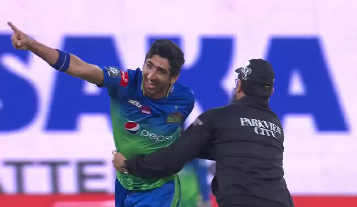 WATCH: Umpire Aleem Dar cheekily tries to interrupt Shahnawaz Dahani’s celebration