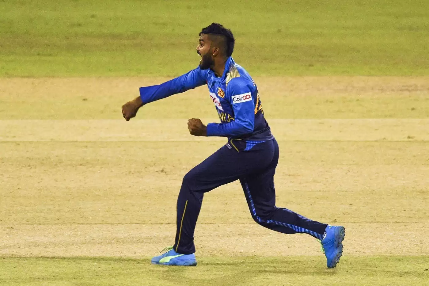 Wanindu Hasaranga annoyed after umpiring error gifts India extra delivery