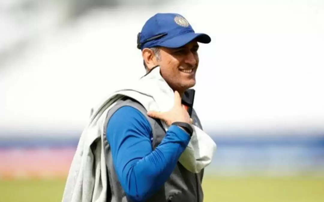 Sehwag recalls hilarious incident when BCCI secretary handed MS Dhoni a “special phone” to not avert calls