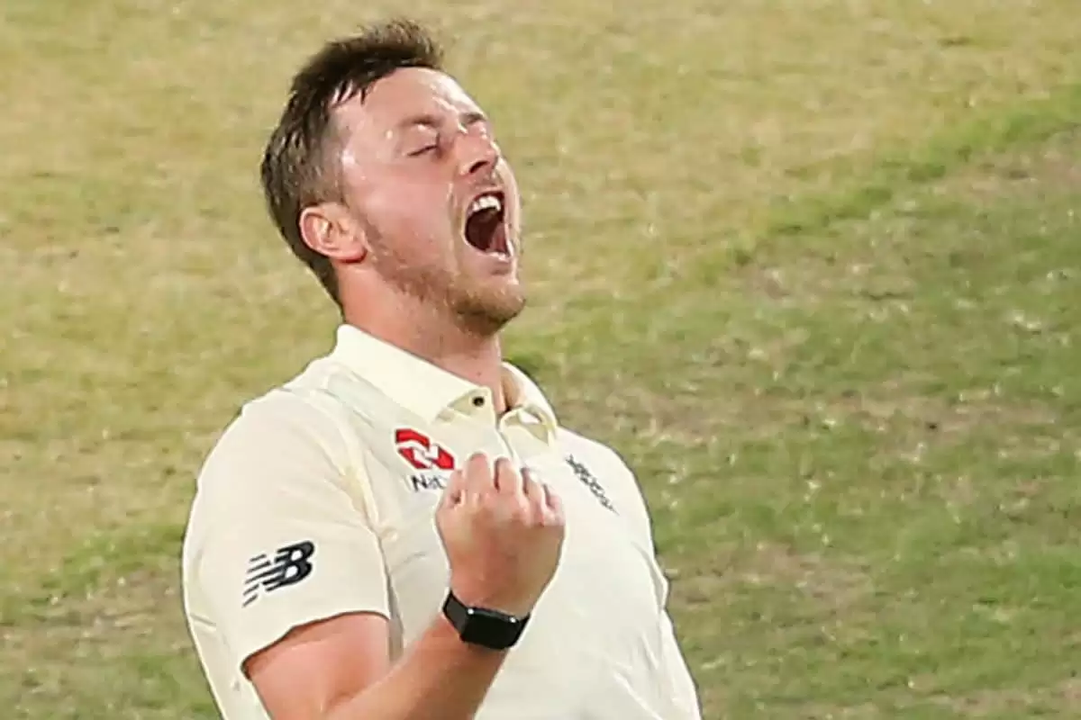 WATCH – Ollie Robinson starts Test career on a bright note, dismisses Tom Latham