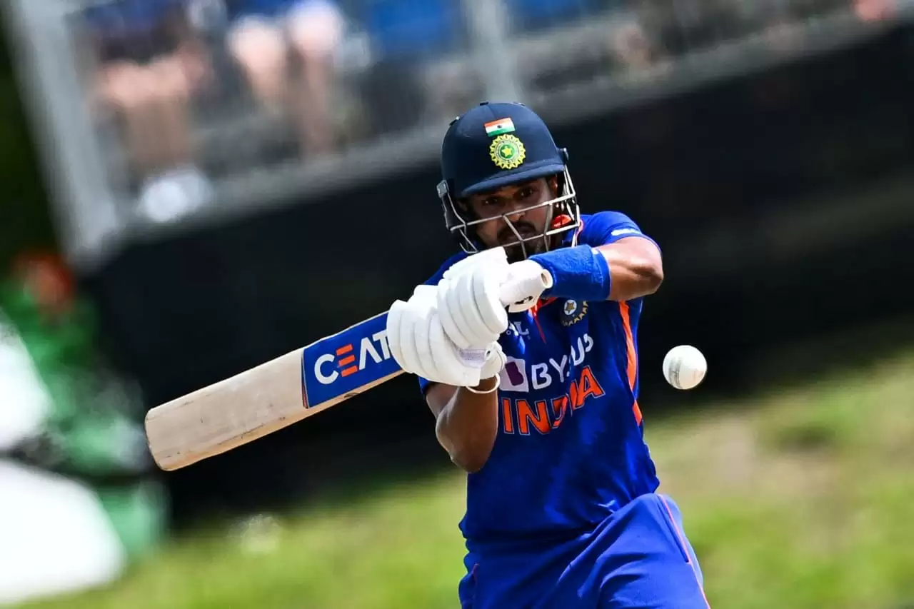 Players walk off as lightning halts West Indies v India T20I in Florida