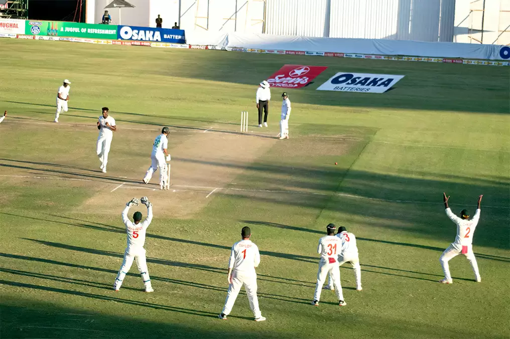 Late strikes reignite Zimbabwe’s hope but Pakistan still hold fort after centuries from Azhar, Abid