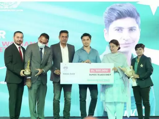 Mohammad Amir promises to help Nida Dar after Pakistan women’s team cricketer faces cheating worth 5 lakh