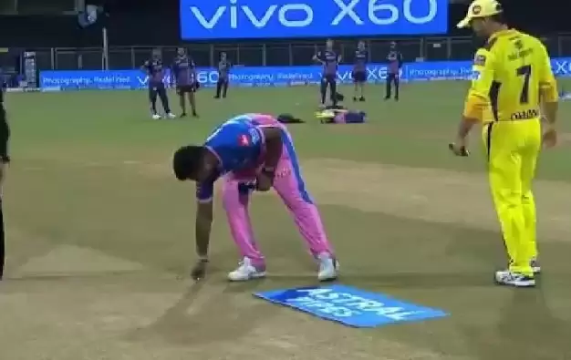 IPL 2021: WATCH – Rajasthan Royals captain Sanju Samson Keeps Tossed Coin With Him Again