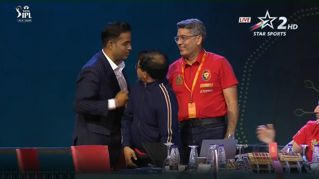 Why Did Akash Ambani Exchange Handshakes After Will Jacks Sale at IPL 2025 Auction