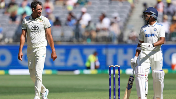 During India’s second innings of the first Test in Perth, Yashasvi Jaiswal and Mitchell Starc were involved in a cheeky banter in the 19th over.