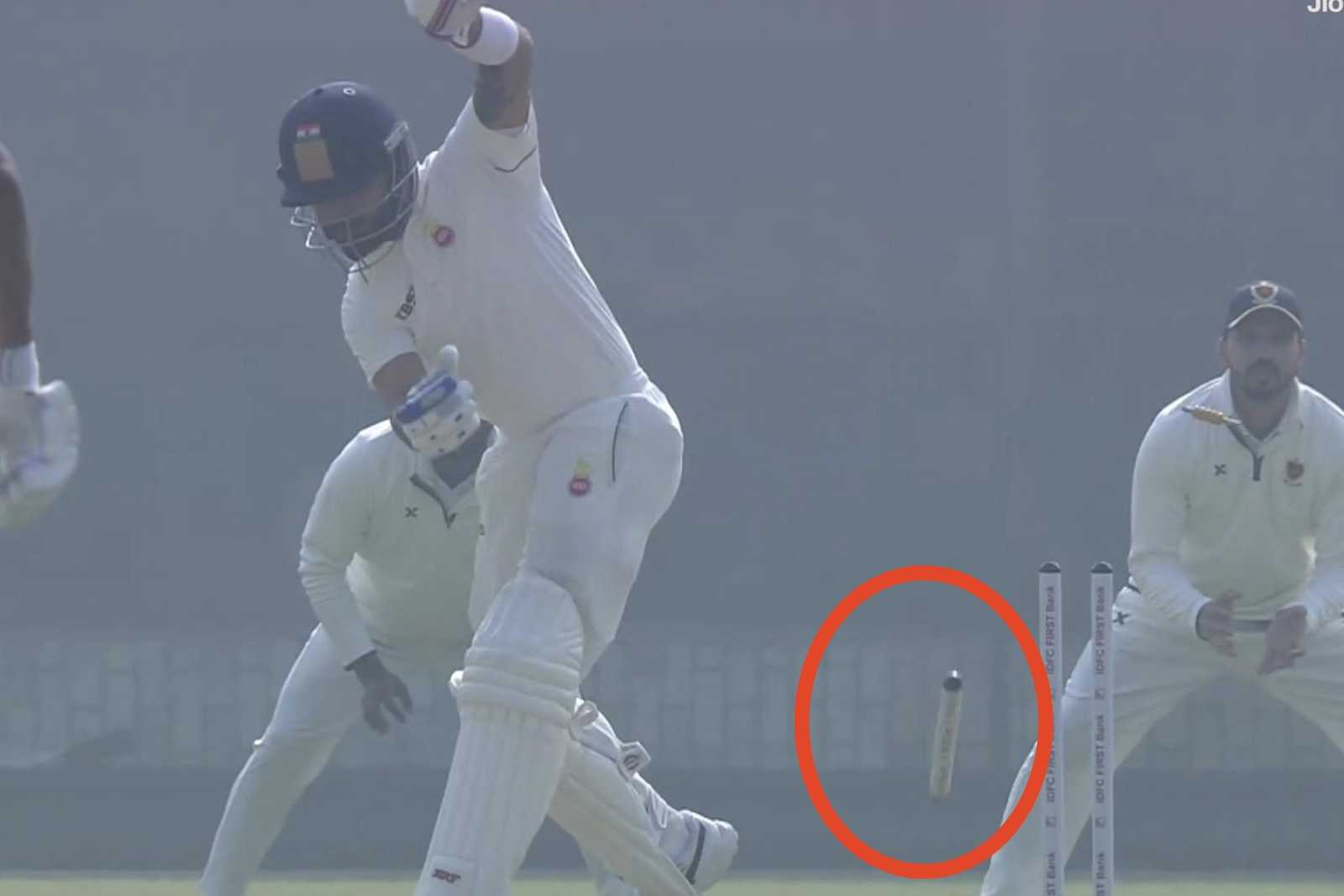 Virat Kohli’s Off-Stump Goes for a Walk As Himanshu Sangwan Cleans Him Up for 6 in the Delhi vs Railways Ranji Trophy Game