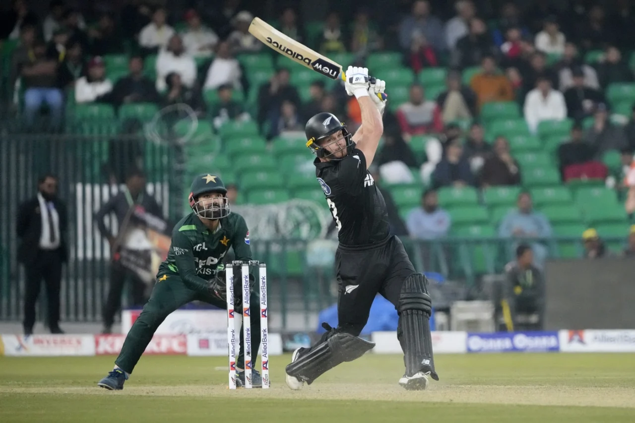 glenn phillips vs Pakistan Lahore