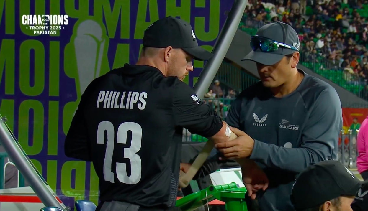 Glenn Phillips Wounds Elbow Badly After Making Outrageous Save To Stop Sure-Shot Boundary