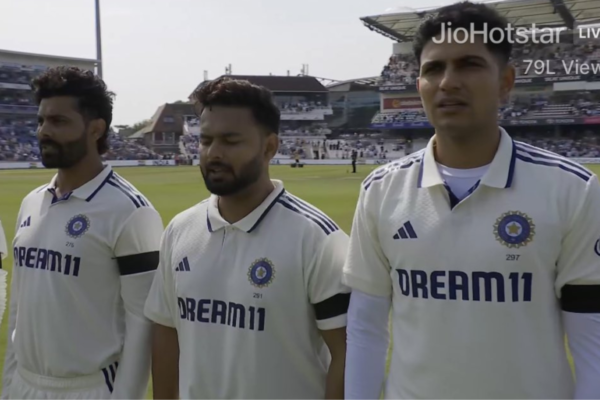Black armbands ENG vs IND 1st Test