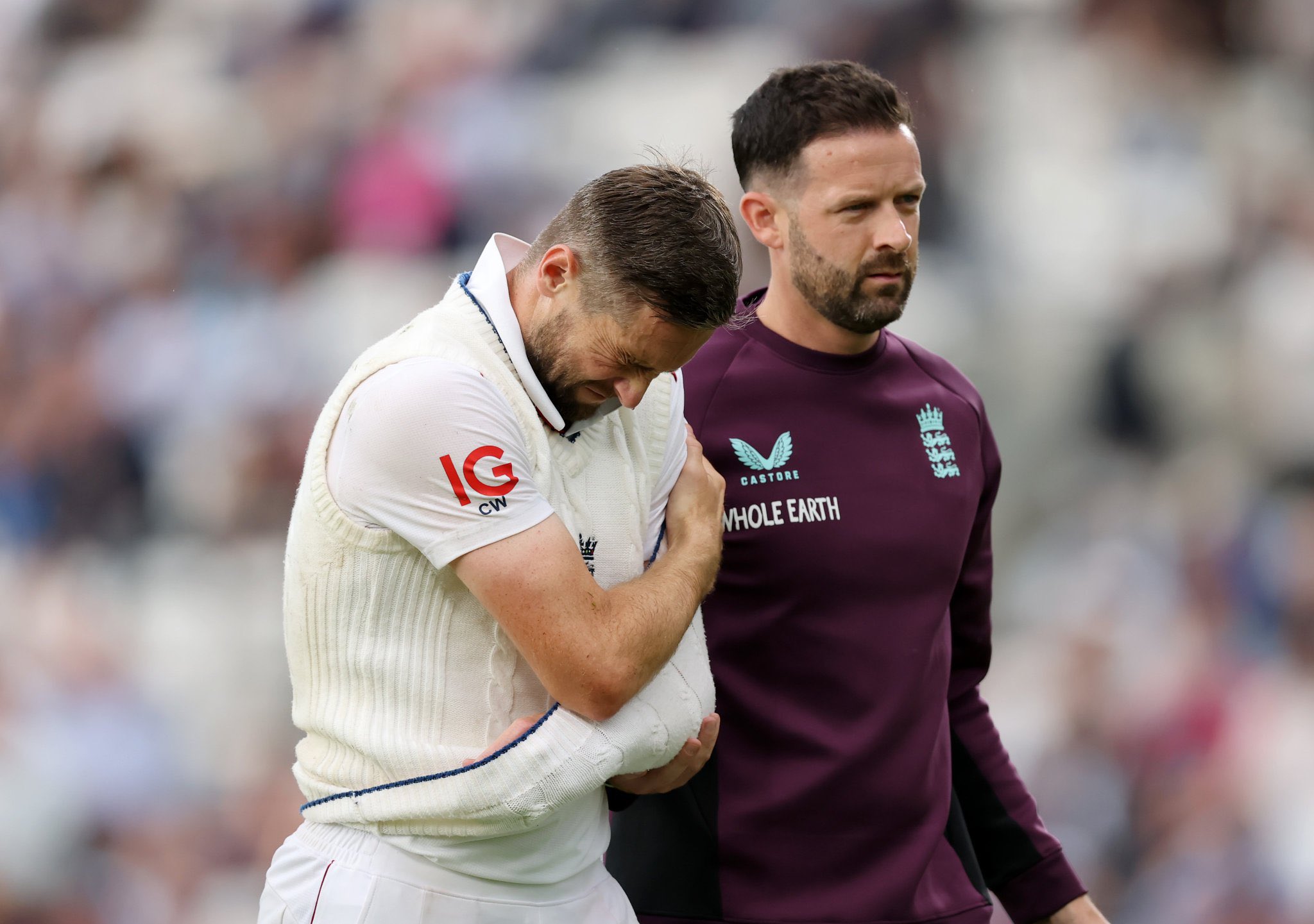 Massive Injury Scare for England! Chris Woakes Wears Sweater as a Sling After Likely Shoulder Dislocation