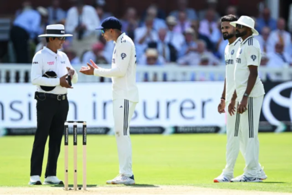 'That Was Bizarre...' - Nasser Hussain Questions India's Decision to Opt For a Change in Dukes Ball During ENG vs IND 3rd Test 
