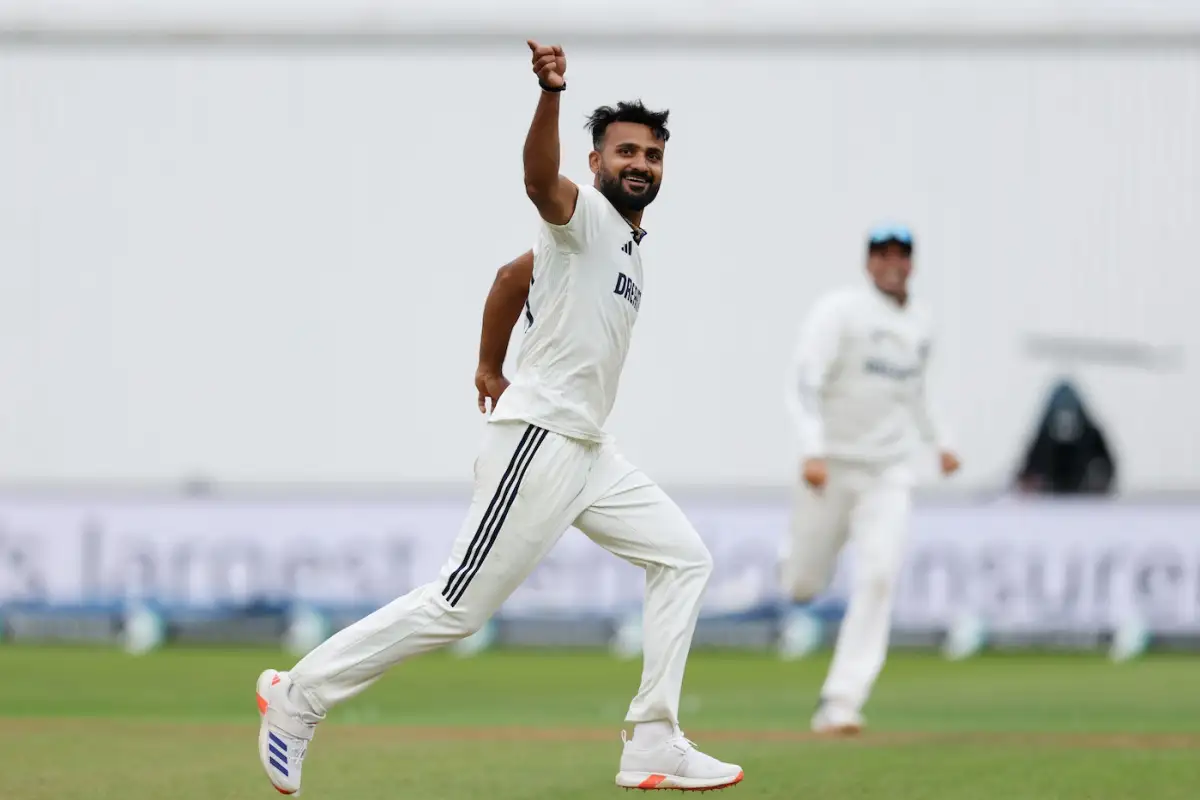 'He Requested the Coaches...' - Dinesh Karthik Reveals How Akash Deep Broke Into the Bengal Side