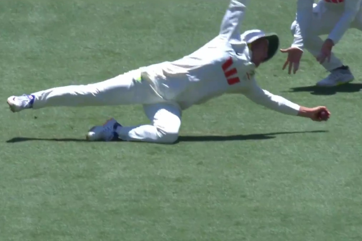Marnus Labuschagne Takes a Stunning One-Handed Low Catch to His Left To Dismiss Ollie Pope in 3rd Ashes 2025 Test [WATCH]