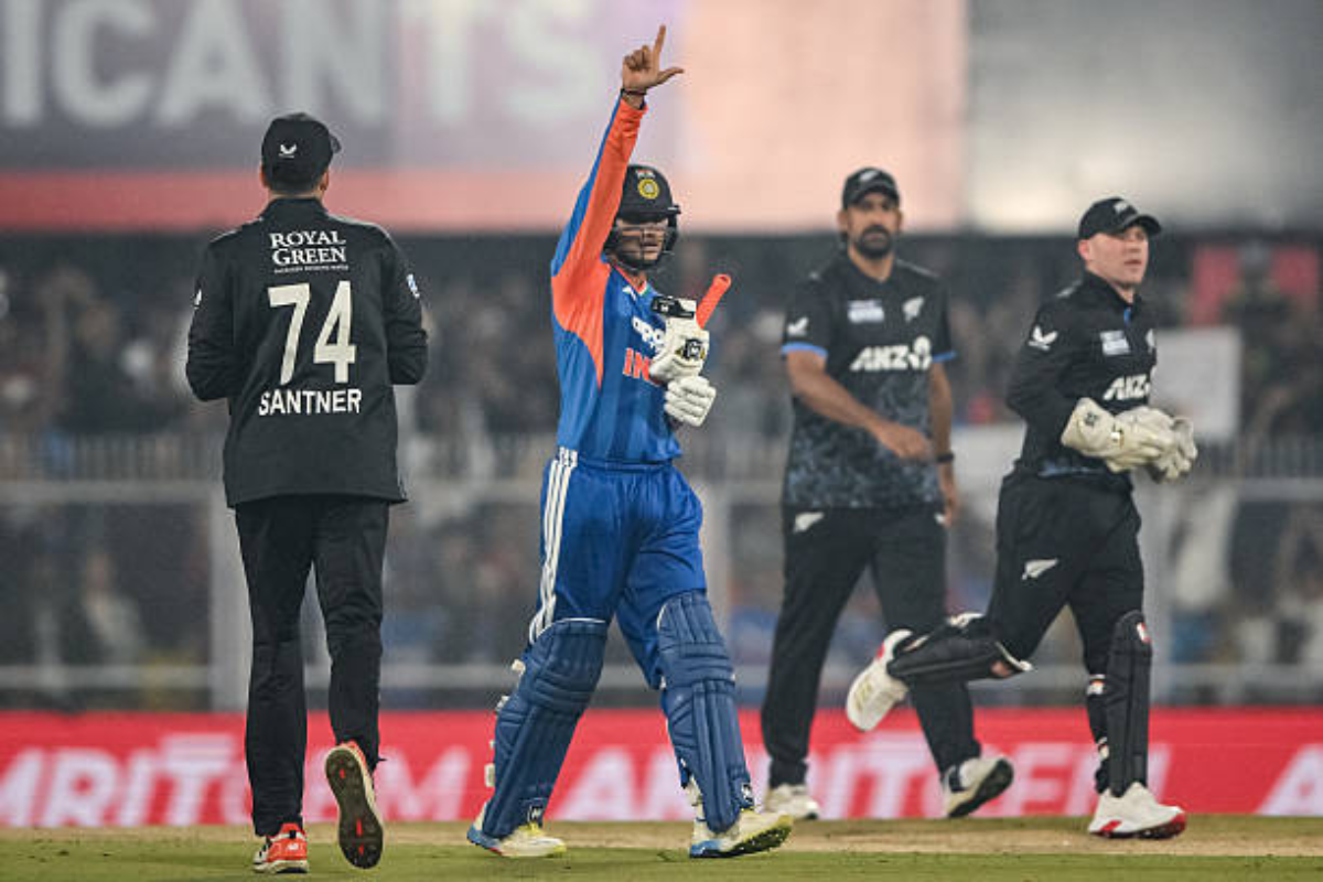 Ricky Ponting Recalls Pleading Delhi Capitals to Retain Abhishek Sharma After His IPL Debut Season