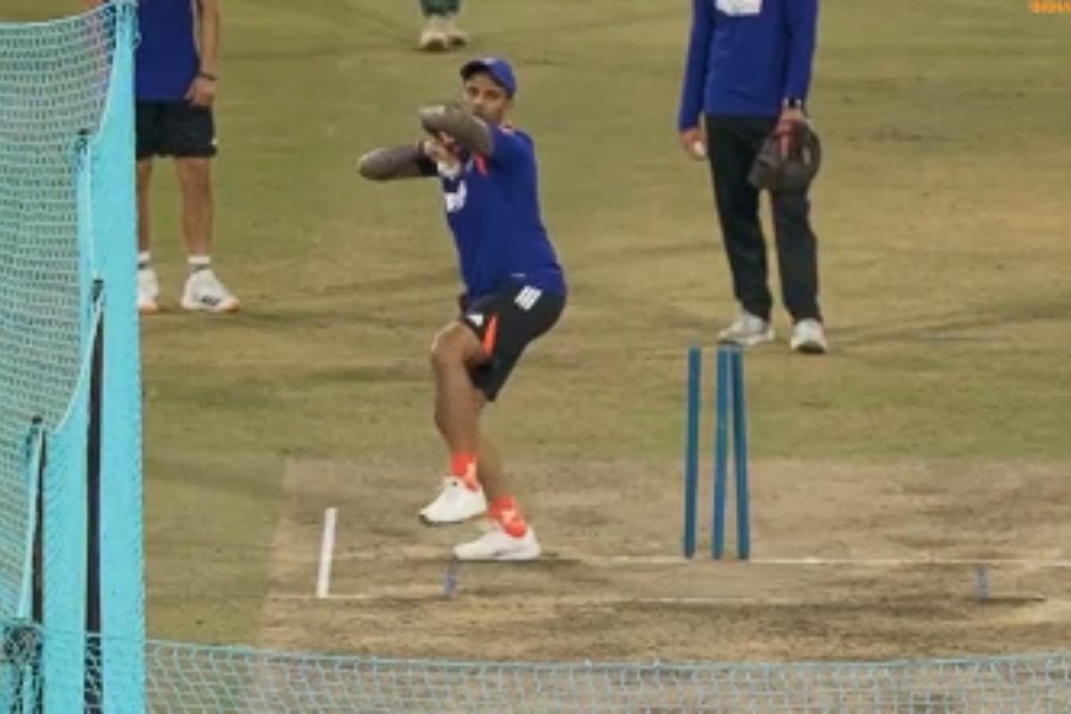 Suryakumar Yadav Mimics Usman Tariq Bowling Action To Prepare Abhishek Sharma Ahead of IND vs PAK T20 World Cup 2026 [WATCH]