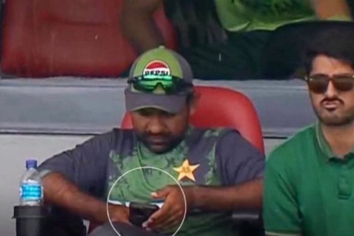 Why Sarfaraz Ahmed Using The Phone During IND vs PAK U19 World Cup Match Was Not a Violation